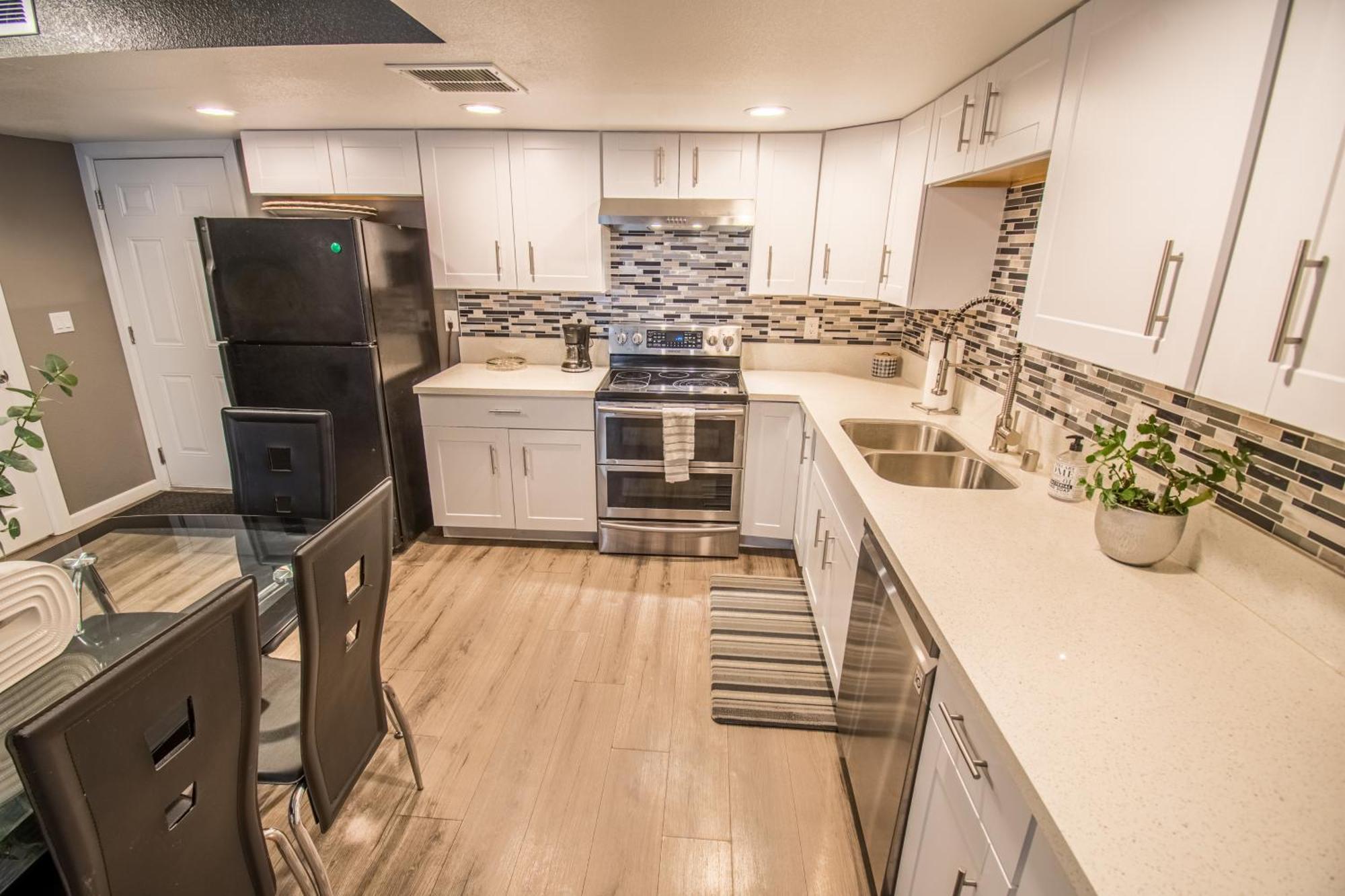 Spacious 2-Bedroom Townhouse With Pool & Private Patio In Central Las Vegas Exteriér fotografie