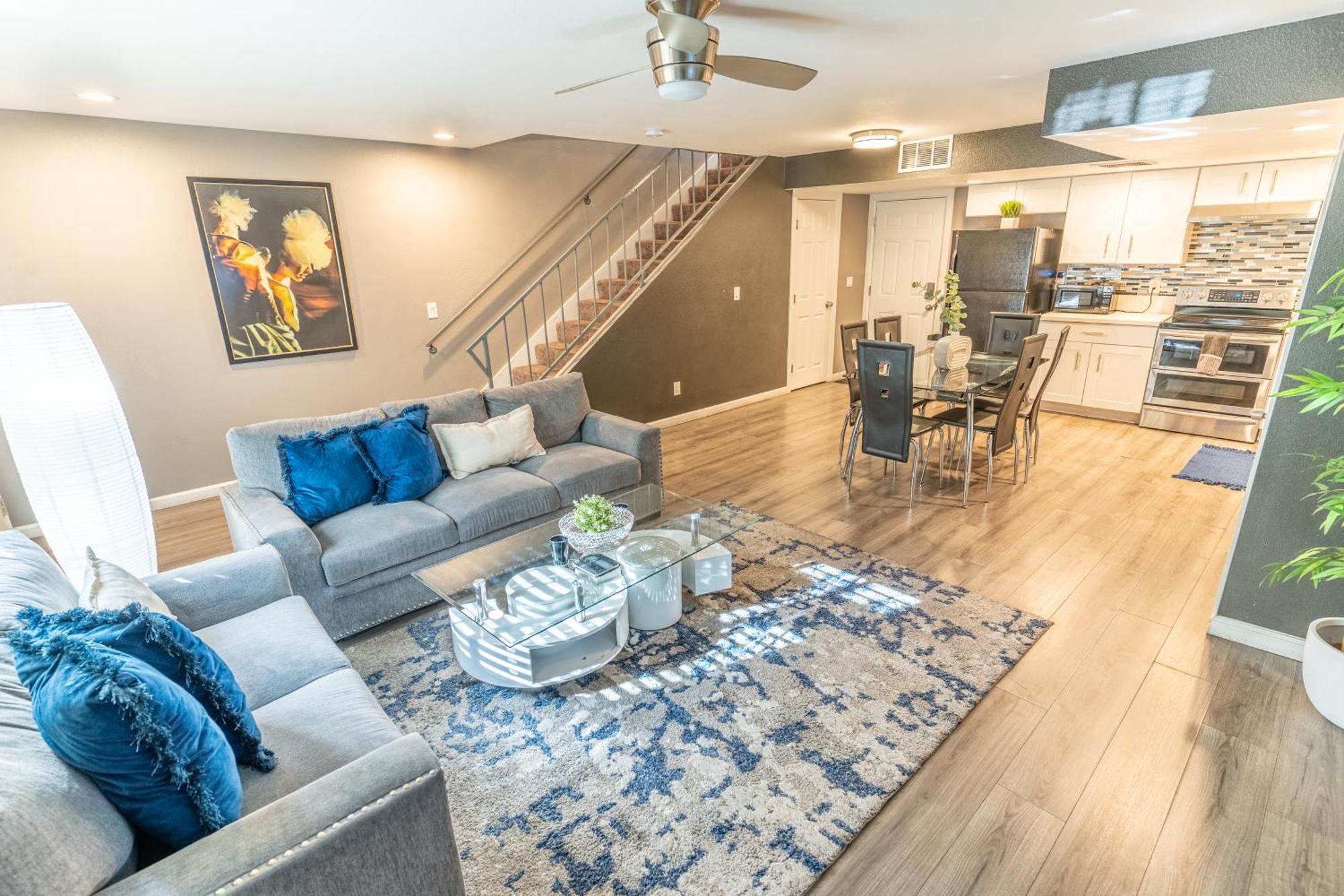 Spacious 2-Bedroom Townhouse With Pool & Private Patio In Central Las Vegas Exteriér fotografie