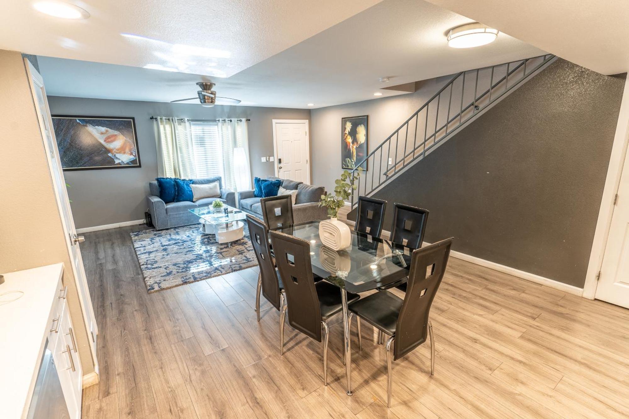 Spacious 2-Bedroom Townhouse With Pool & Private Patio In Central Las Vegas Exteriér fotografie