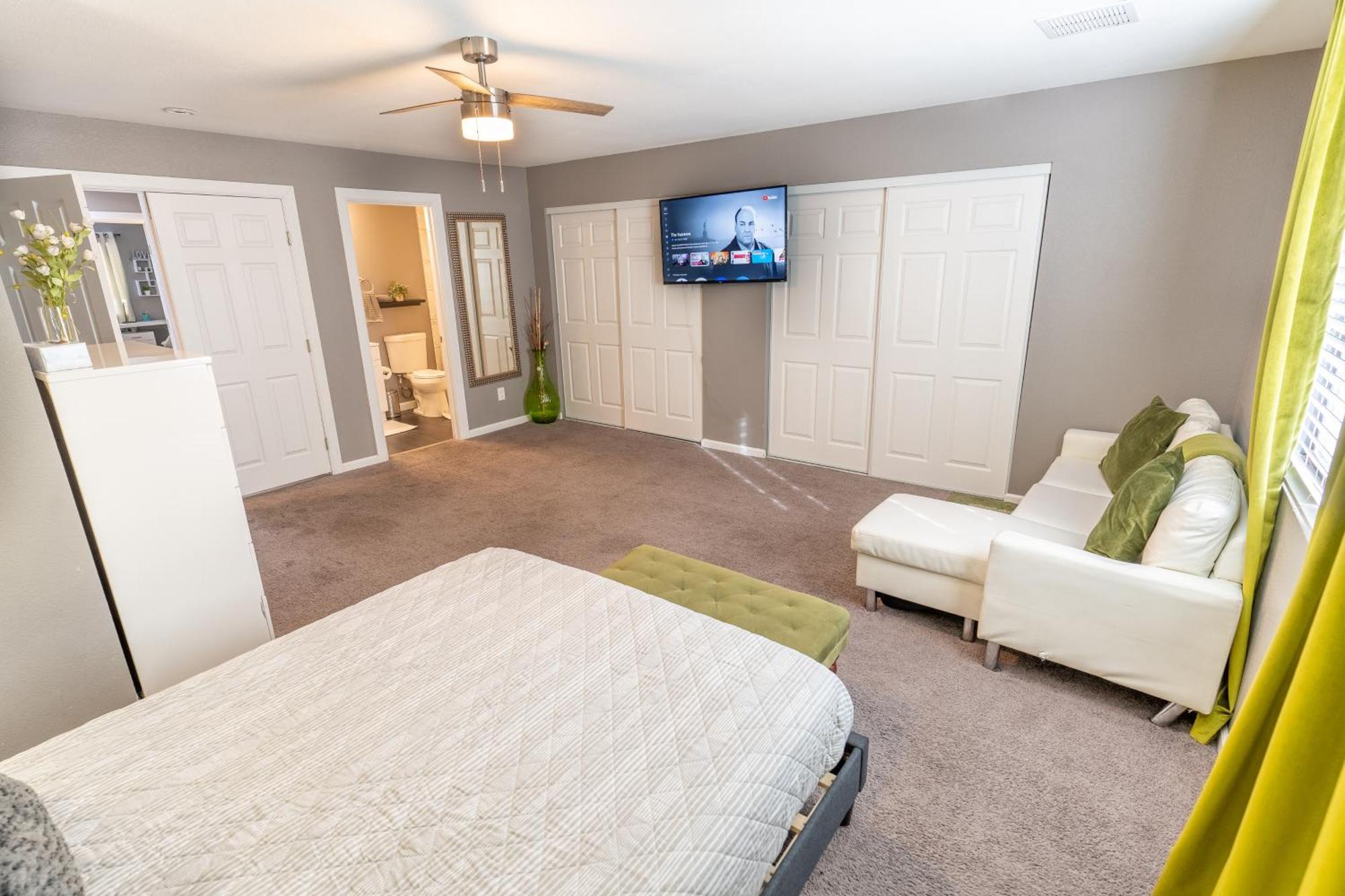 Spacious 2-Bedroom Townhouse With Pool & Private Patio In Central Las Vegas Exteriér fotografie