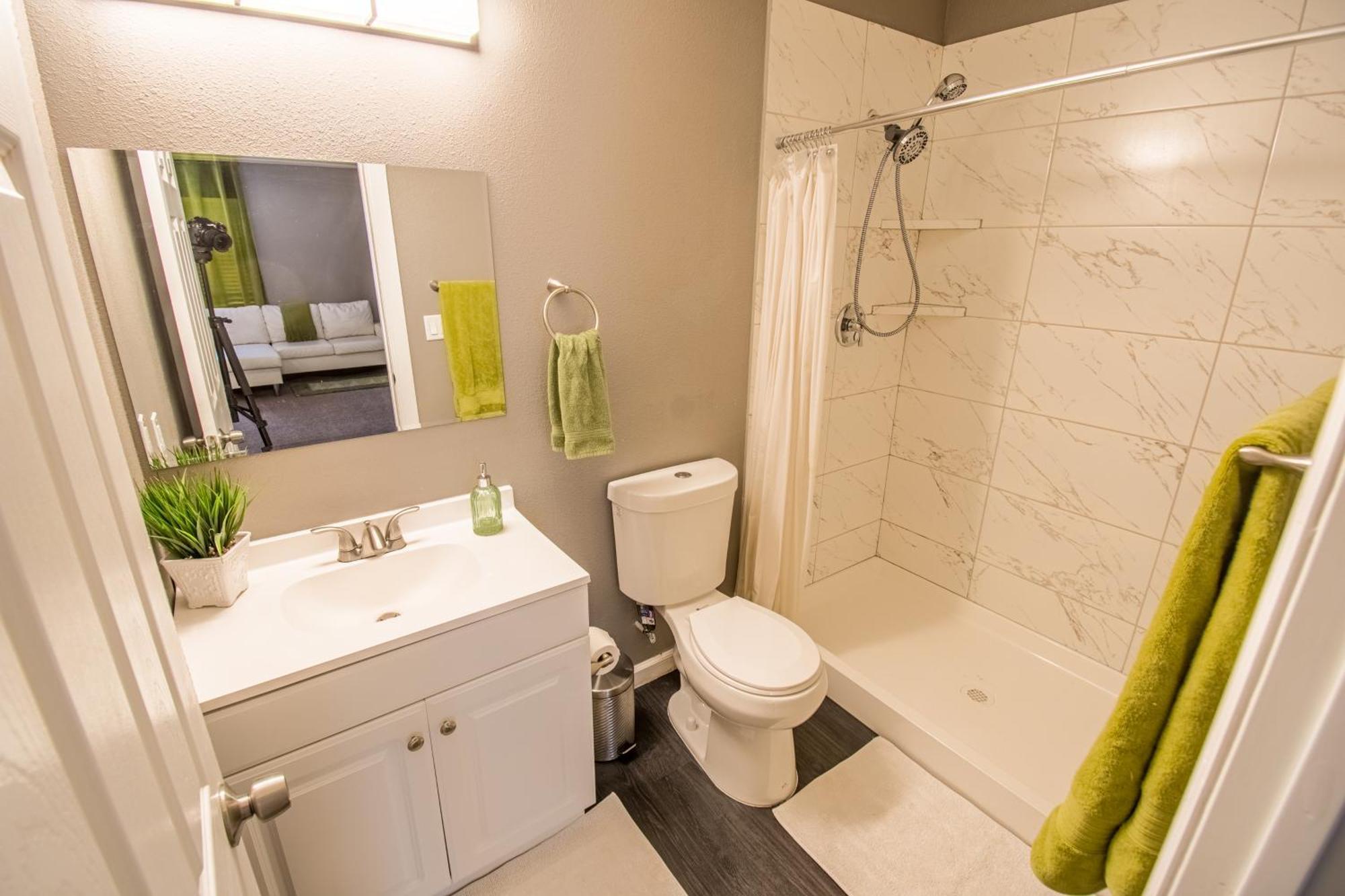 Spacious 2-Bedroom Townhouse With Pool & Private Patio In Central Las Vegas Exteriér fotografie