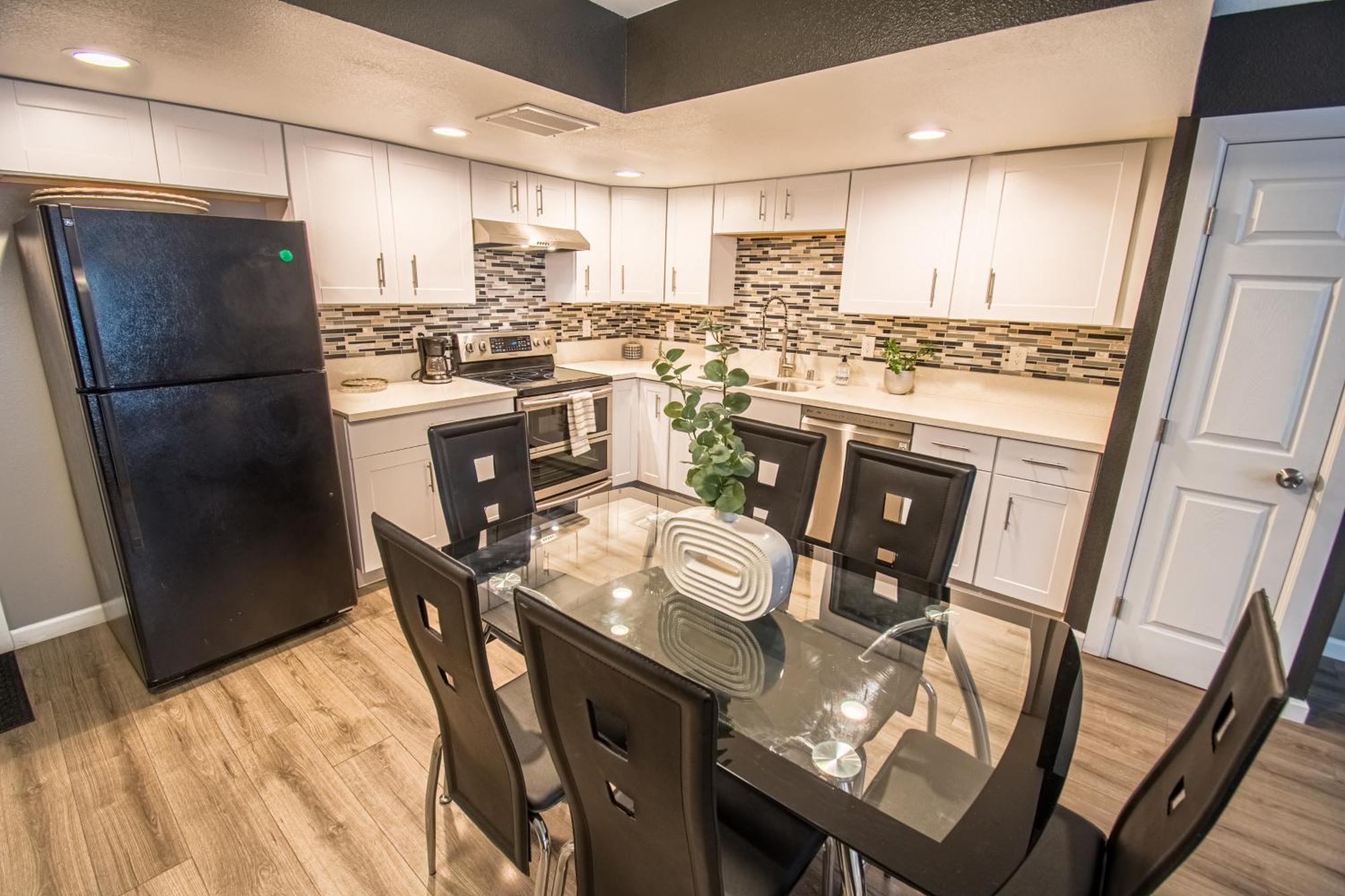 Spacious 2-Bedroom Townhouse With Pool & Private Patio In Central Las Vegas Exteriér fotografie