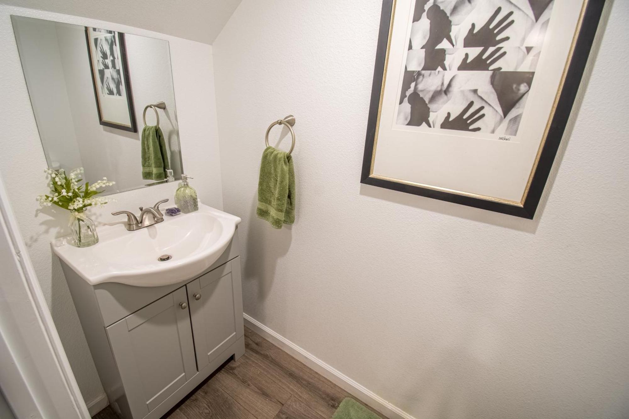 Spacious 2-Bedroom Townhouse With Pool & Private Patio In Central Las Vegas Exteriér fotografie