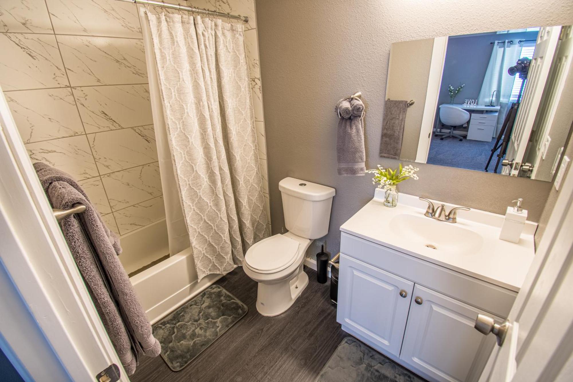 Spacious 2-Bedroom Townhouse With Pool & Private Patio In Central Las Vegas Exteriér fotografie