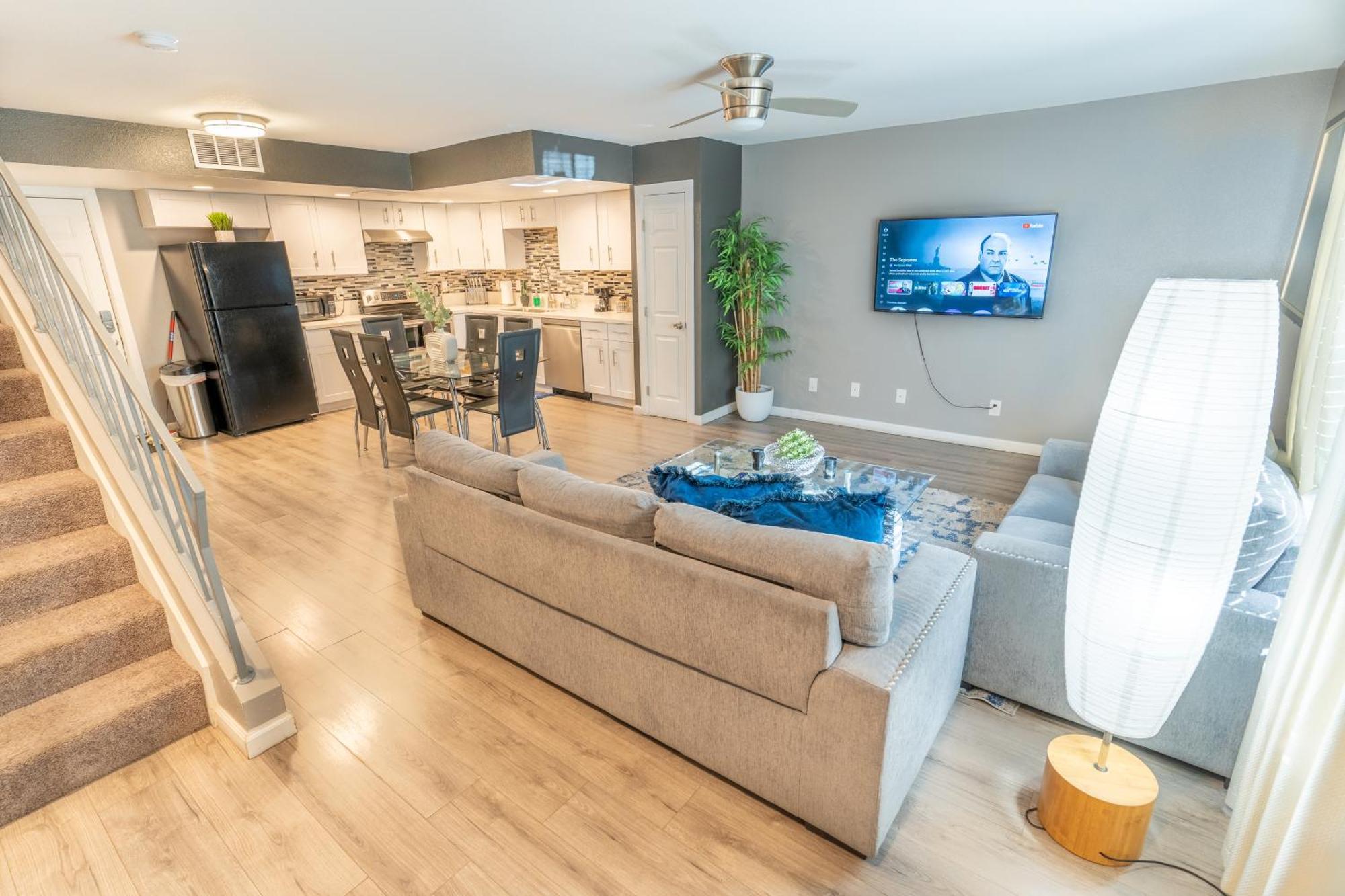 Spacious 2-Bedroom Townhouse With Pool & Private Patio In Central Las Vegas Exteriér fotografie
